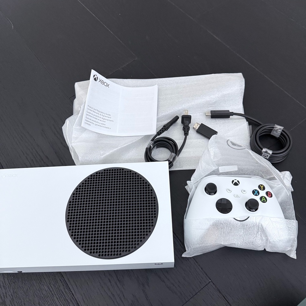 Series S 512GB Console - White - Picture 8 of 8